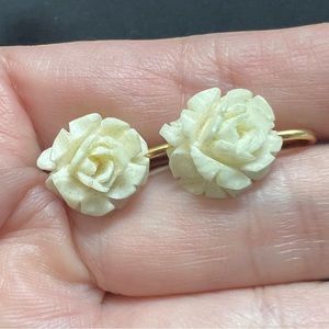 Vintage 1960 Winard 12k Gold Filled Carved Rose‎ Screwback Earrings Ivory Color